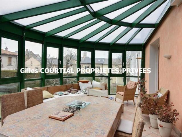 Saint Julien Chapteuil 43260 maison traditionnelle de 1972 sur deux niveaux élevés sur sous sol 302 m² habitables 6 chambres sur 1613m² de terrain