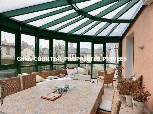 Saint Julien Chapteuil 43260 maison traditionnelle de 1972 sur deux niveaux élevés sur sous sol 302 m² habitables 6 chambres sur 1613m² de terrain