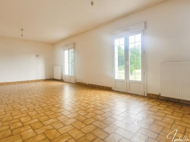 Saint Julien de Vouvantes – 160 m² – 5 chambres – terrain 2 370 m² – travaux à prévoir