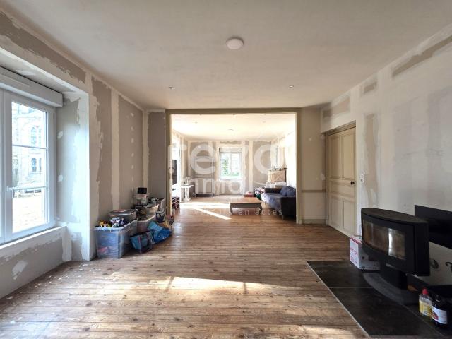 SAINT JULIEN DE VOUVANTES 44670 – ANCIEN PRESBYTÈRE EN PIERRES – 191 m² – TERRAIN 4 008 m²