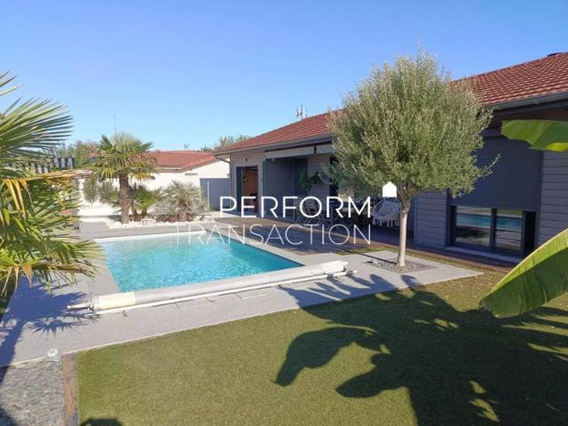 Villa contemporaine avec piscine et prestations haut de gamme