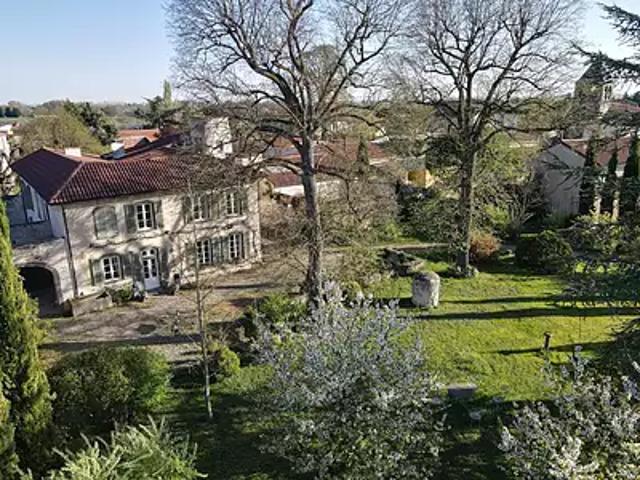 Saint Laure 63350 Achat / Vente maison 10 pièces t10 au dernier étage cave