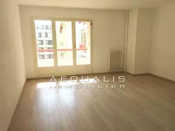 Saint Laurent du Var 06700 Achat / Vente appartement 1 pièce t1 terrasse parking