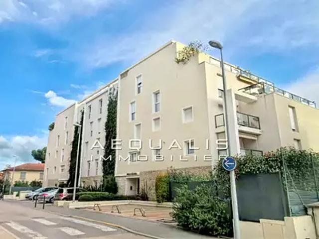 Saint Laurent du Var 06700 Achat / Vente appartement 2 pièces t2 terrasse