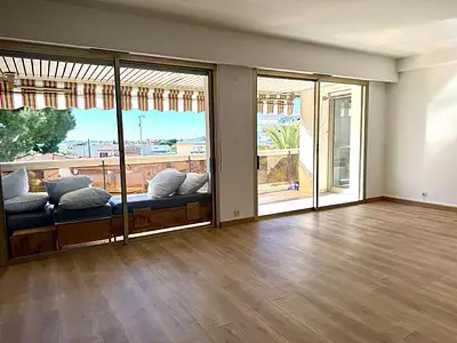 Saint Laurent du Var 06700 Achat / Vente appartement 2 pièces t2 cave