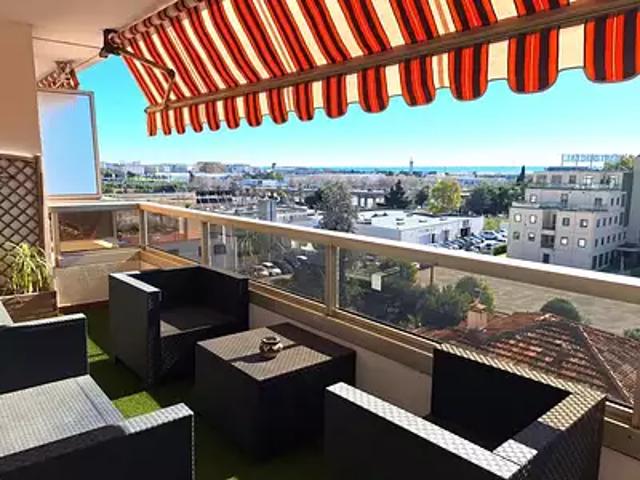 Saint Laurent du Var 06700 Achat / Vente appartement 3 pièces t3 au dernier étage terrasse
