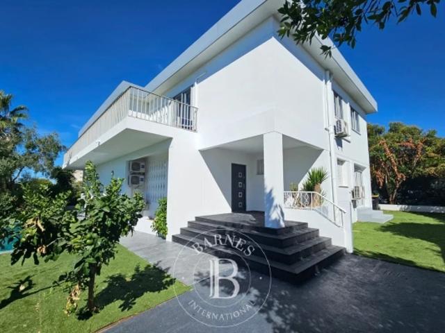 Saint Laurent du Var – Villa familiale avec piscine, jardin et vue mer panoramique