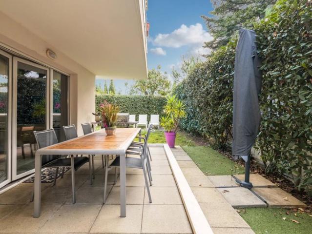 Saint Laurent du Var Appartement 3 pièces en RDJ avec parking