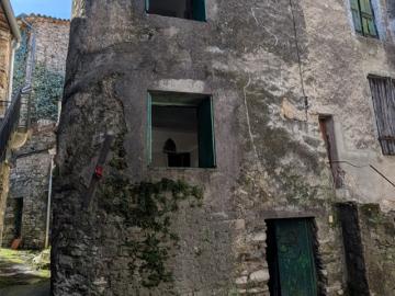 Saint Laurent le Minier, maison de village