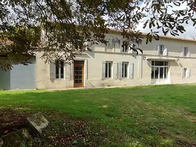 Saint Léger 17800 Achat / Vente maison 9 pièces t9 au dernier étage terrasse