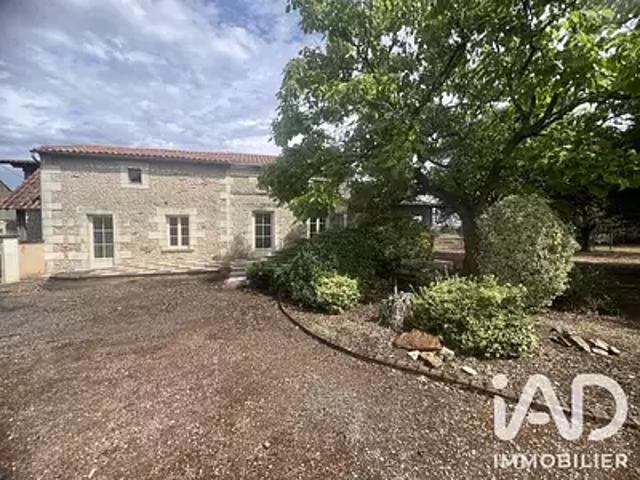 Saint Léger de Montbrun 79100 Achat / Vente maison 6 pièces t6 terrasse cave