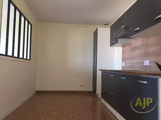 Saint Léger sous Cholet 49280 Location appartement 2 pièces t2 au dernier étage