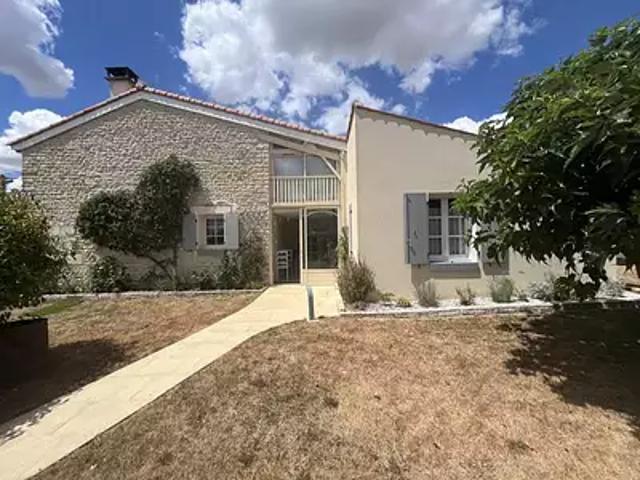 Saint Loup 17380 Achat / Vente maison 4 pièces t4 au dernier étage parking