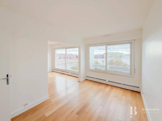 SAINT MANDE RUE MONGENOT A LOUER VIDE BEAU 5 PIECES 6EME