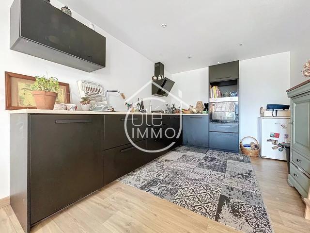 SAINT MAGNE DE CASTILLON: Grande maison de ville en pierre. 136m² Saint Magne de Castillon