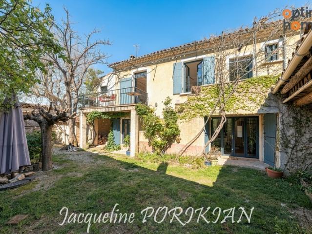 Saint Martin de la Brasque: Maison en vielle pierre, 7 pièces, avec cour, place de parking et annexes habitables