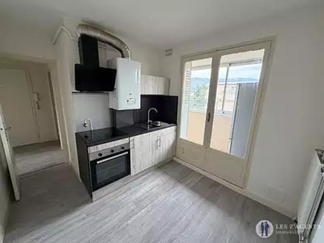 Saint Martin d'Hères 38400 Location appartement 3 pièces t3 au dernier étage