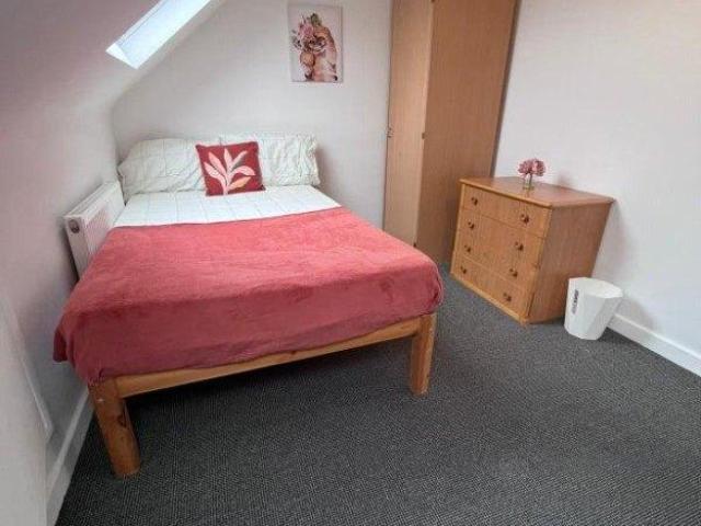 Saint Martin's Road 6 bed house share to rent £3,600 pcm £831 pw