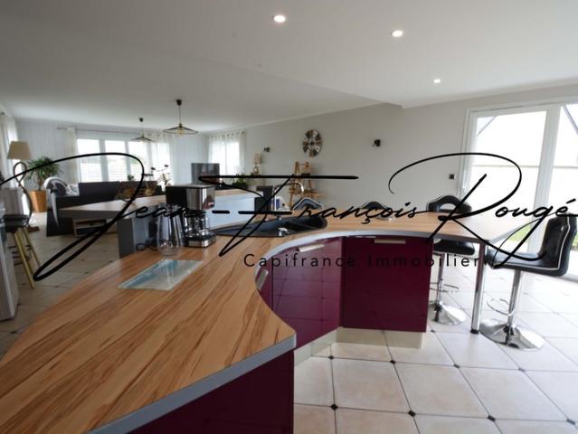 Saint Marcouf, à 200 mètres de la plage, maison de qualité avec de beaux volumes et une vie de plain pied !