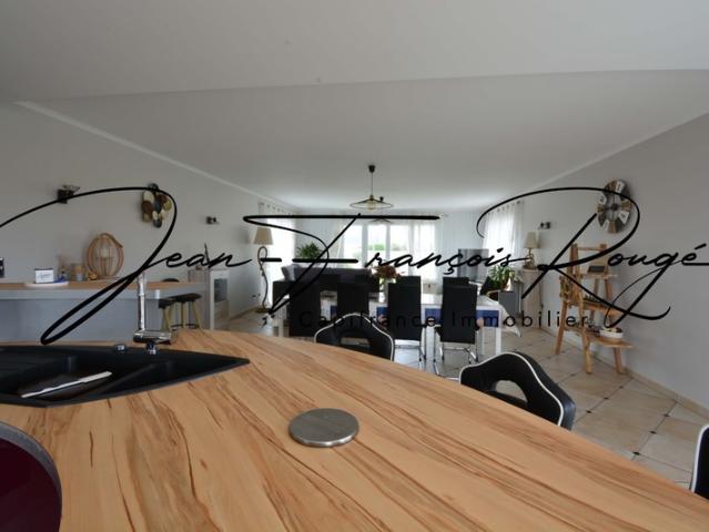 Saint Marcouf, à 200 mètres de la plage, maison de qualité avec de beaux volumes et une vie de plain pied !
