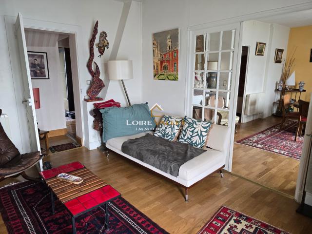 Saint Mathurin sur Loire. Appartement avec jardin et vue sur la Loire