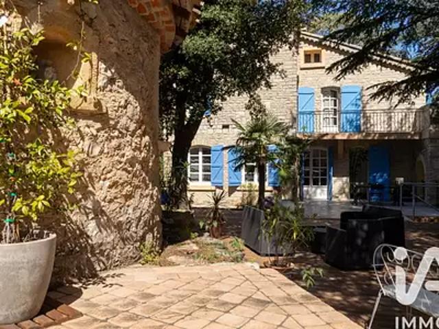 Saint Maximin la Sainte Baume 83470 Location maison 7 pièces t7 piscine terrasse