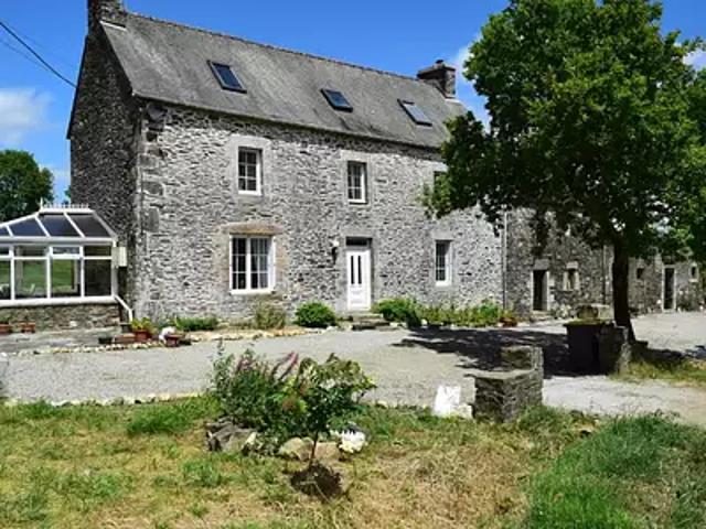 Saint Mayeux 22320 Achat / Vente maison 7 pièces t7 au dernier étage