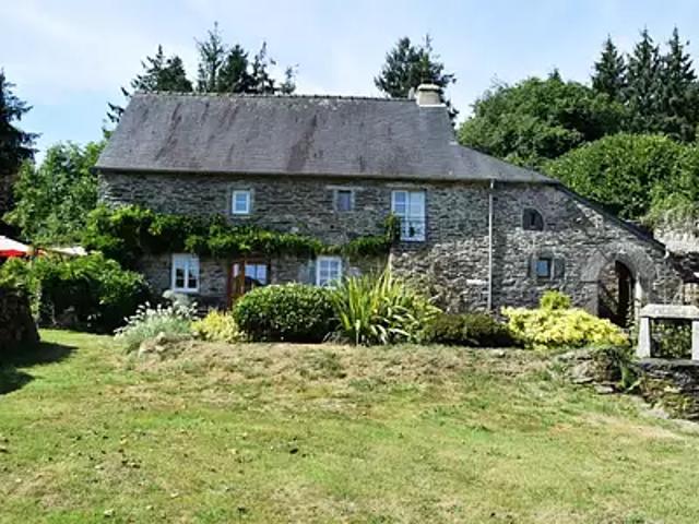 Saint Mayeux 22320 Achat / Vente maison 9 pièces t9 au dernier étage