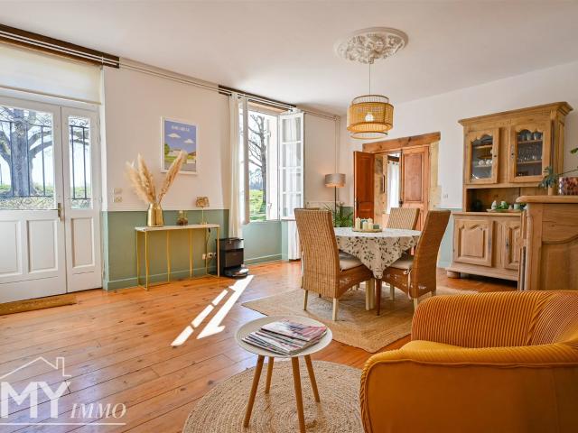 Saint Méard De Gurçon: Ensemble immobilier en pierre avec g. 423m² Saint Méard de Gurçon