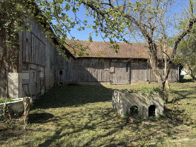 SAINT MESMIN Grange de 200m2 sur 1500m2 de terrain constructible