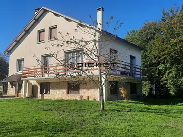 Saint Mexant 19330 Achat / Vente maison 8 pièces t8 au dernier étage cave