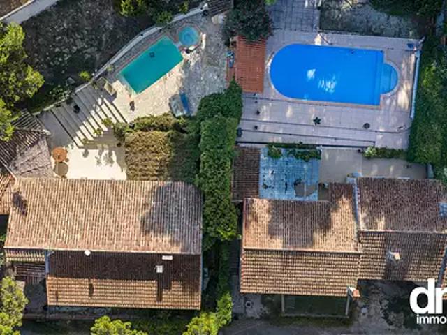 Saint Mitre les Remparts 13920 Achat / Vente maison 9 pièces t9 au dernier étage piscine