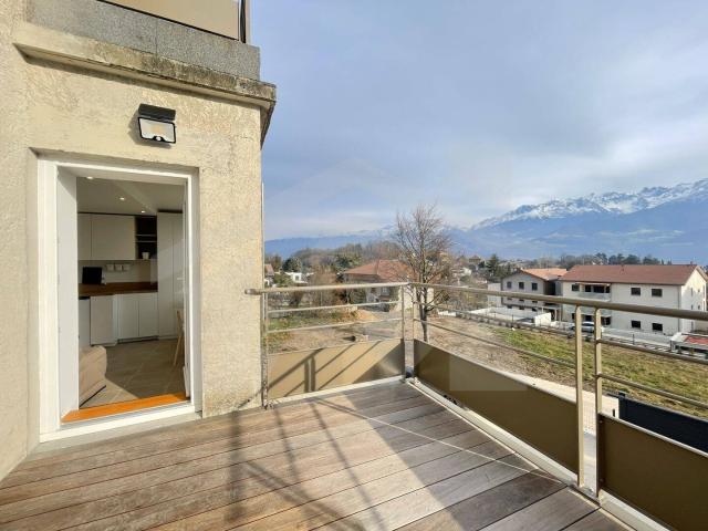 SAINT NAZAIRE LES EYMES. Studio meublé avec Terrasse et stationn