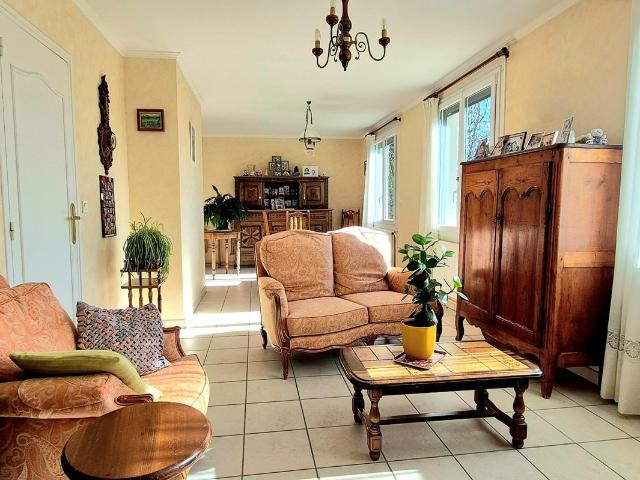 SAINT NICOLAS D'ALIERMONT PAVILLON 5 PIECES SUR SOUS SOL COMPLET