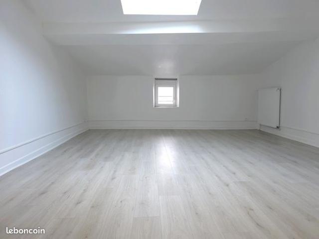 SAINT NICOLAS DE PORT, appartement en duplex de type F3 de 78 m² rénové en 2024, deux chambres, quartier calme proche de toutes commodités à pieds
