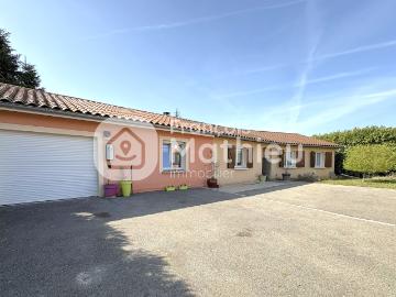 Saint Nizier le Désert Maison de plain pied de 126 m2 avec piscine et dépendances sur 902 m2