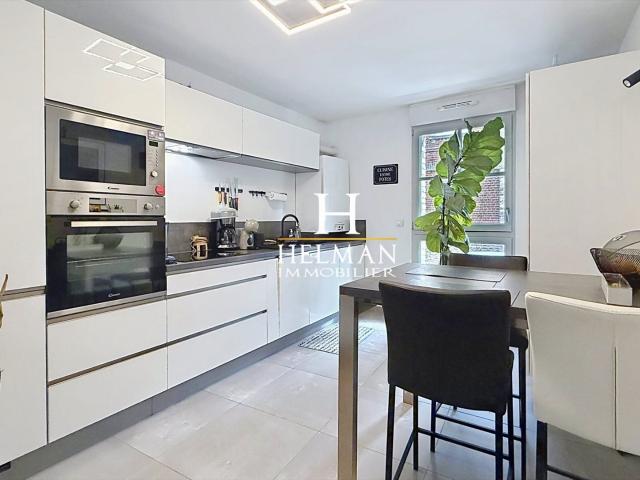 SAINT OMER centre: Appartement T3 de standing, cave, place. 73m² Saint Omer