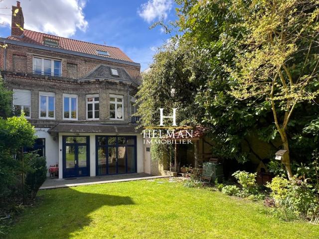 SAINT OMER, coeur de ville: Maison bourgeoise, jardin, gara. 258m² Saint Omer