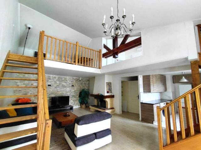 SAINT OUEN L'AUMÔNE Grand duplex aux allures de maison 2 187 €