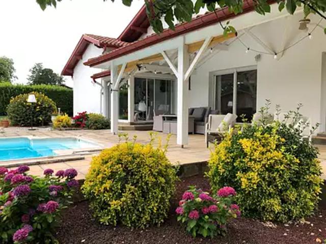 Saint Palais 64120 Achat / Vente maison 6 pièces t6 piscine terrasse