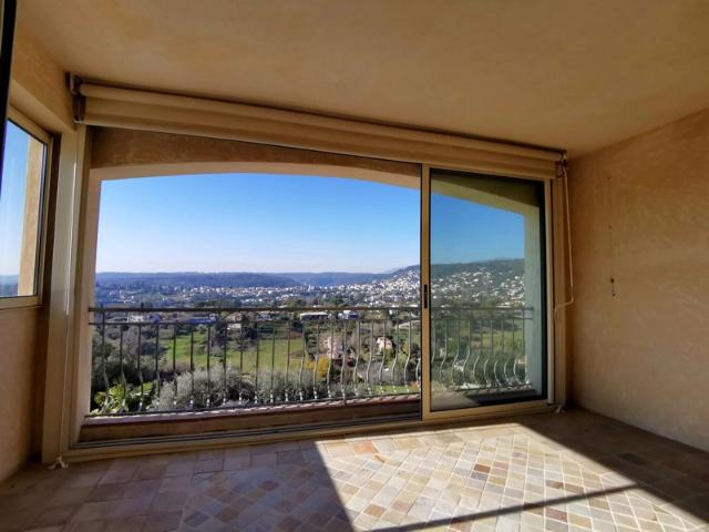 SAINT PAUL DE VENCE Maison 6 pièces avec piscine et vue panoramique
