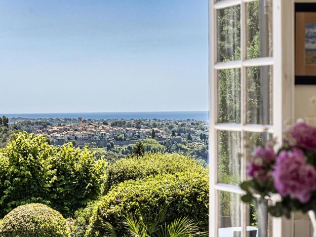 SAINT PAUL DE VENCE, grande maison de charme avec vue époust. 232m² Saint Paul de Vence