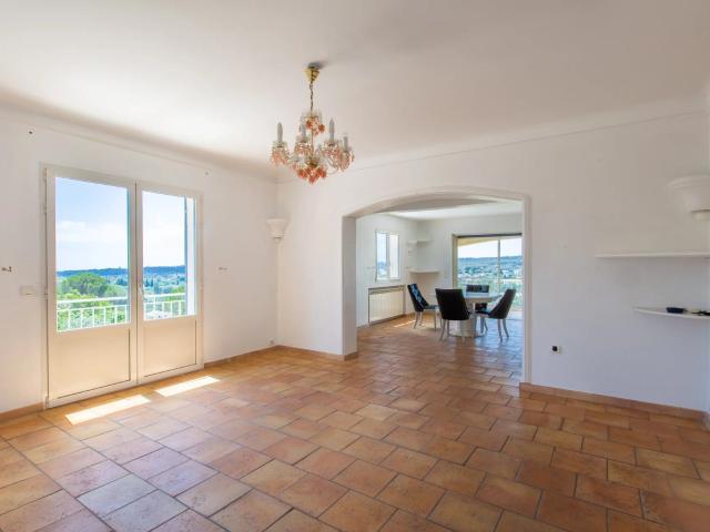 Saint Paul de Vence, jolie villa familiale à moderniser avec. 181m² Saint Paul de Vence