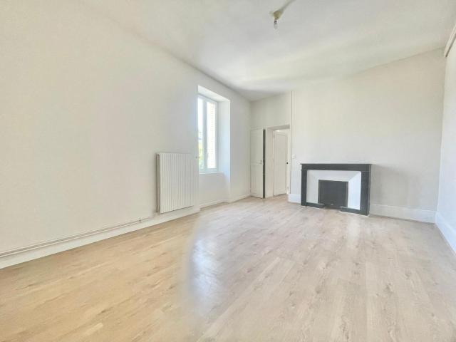 SAINT PERAY – GRAND TYPE 3 PLACE DE LA MAIRIE – * DISPO… – IMMO JEANSELME