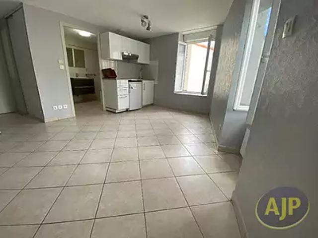 Saint Philbert de Grand Lieu 44310 Location appartement 1 pièce t1 au dernier étage
