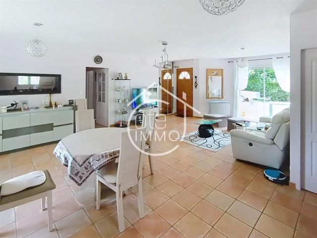 Saint Pierre D'eyraud: Maison de 101m² avec jardin clos et. 101m² Saint Pierre d'Eyraud