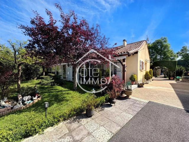 Saint Pierre D'eyraud: Maison de plain pied 5 pièces de 93m. 93m² Saint Pierre d'Eyraud