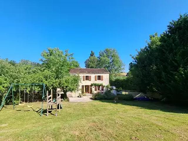 Saint Pierre de Juillers 17400 Achat / Vente maison 24 pièces t24