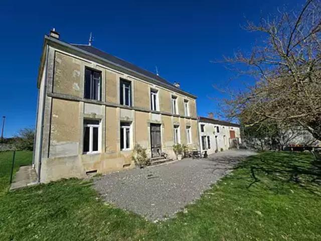 Saint Pierre de Juillers 17400 Achat / Vente maison 9 pièces t9 parking