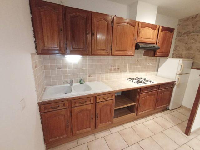 Saint Pons de Mauschiens Maison de ville T2 499 euros CC